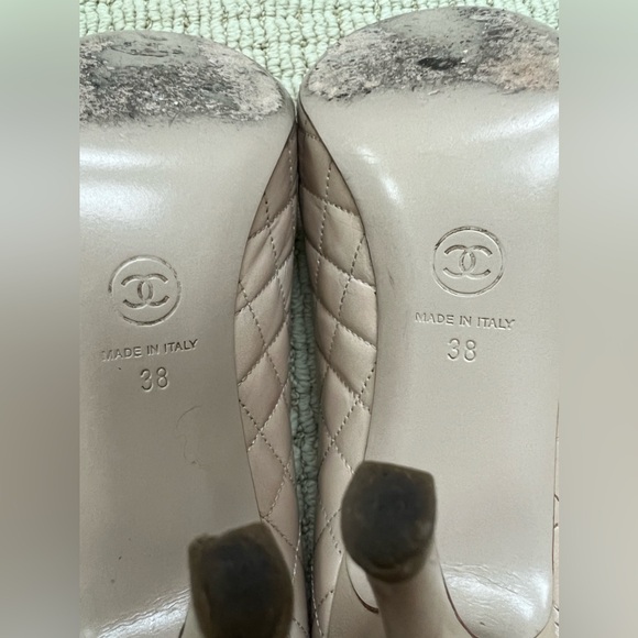 🔴Authentic CHANEL Classic Calf Leather Cream / Beige Heel shoes / Pump 🔴 - Picture 11 of 13
